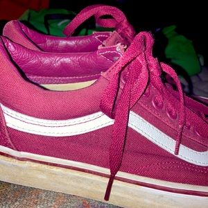 I am selling sneakers I never wore them, and I thought I might as well sell them